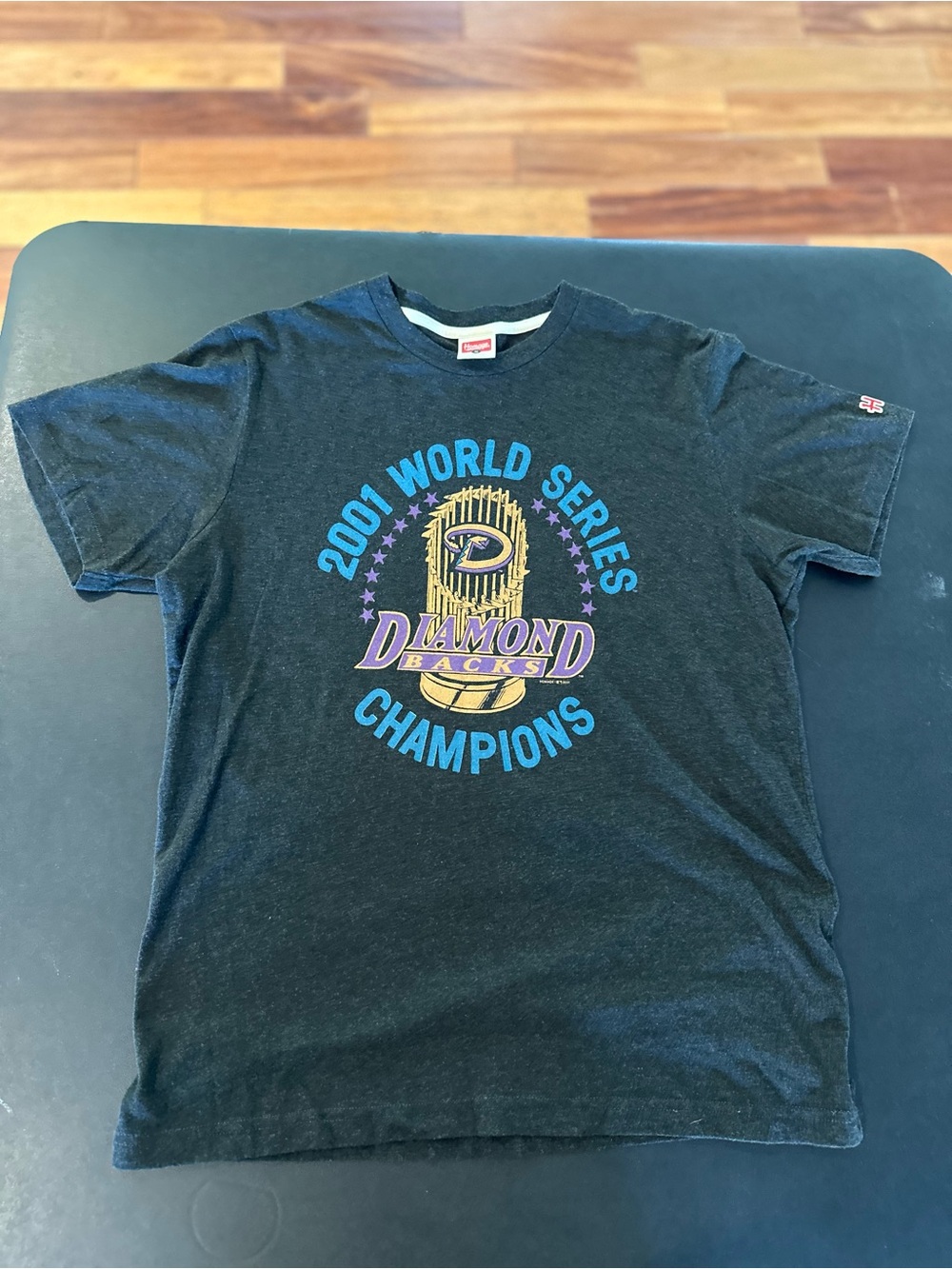 Homage Men’s Black 2001 World Series Diamondbacks Champions Tee medium
